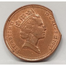GREAT BRITAIN UK 1997 . ONE 1 PENNY . ERROR . CLIPPED FLAN . BITTEN EDGE